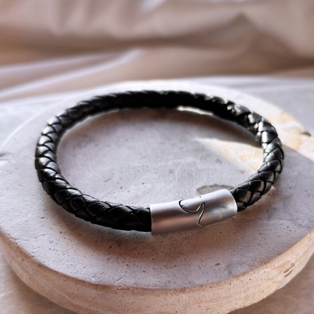 Force armbånd sort læder m. stål lås 23 cm