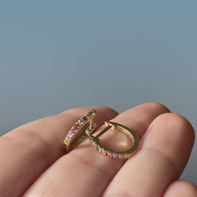 Dazzling clip-creoler Rainbow safir 0,28 14 kt.