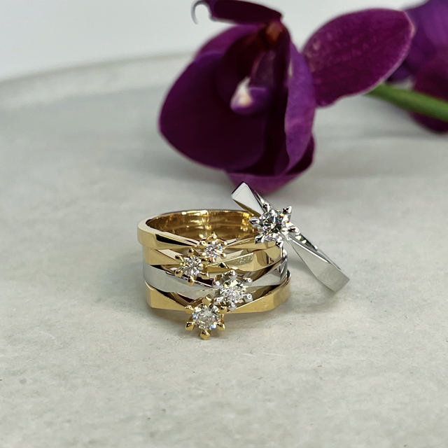 *Victoria ring 14 kt. rd 0,40 G-TW/SI