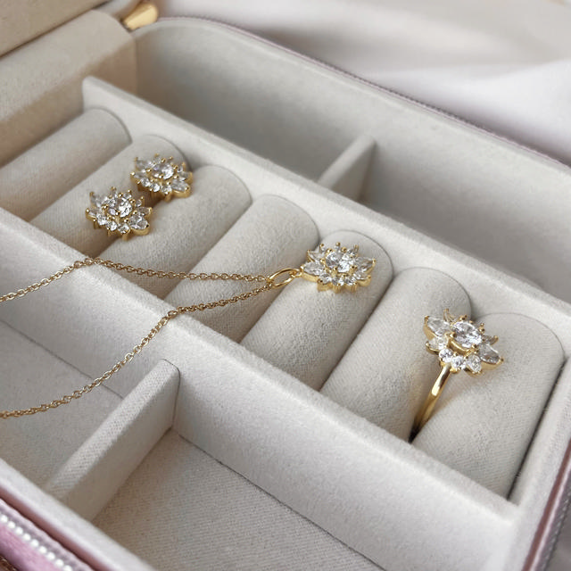 Vedhæng roset cubic zir. sølv fg. m/kæde