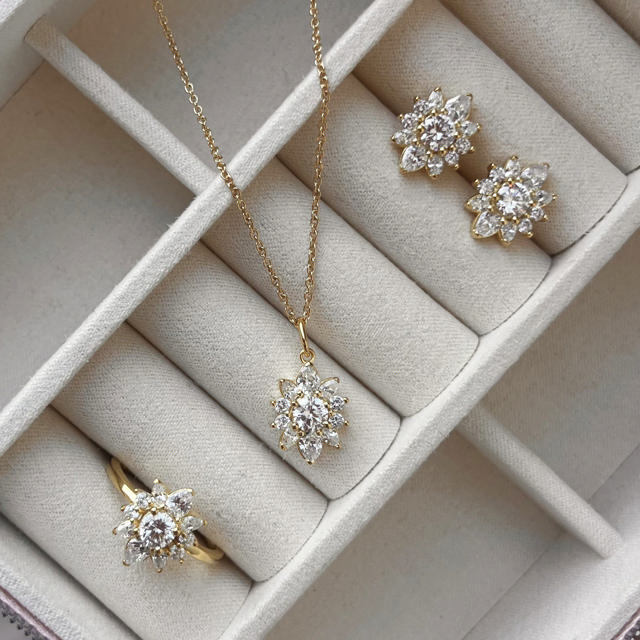 Vedhæng roset cubic zir. sølv fg. m/kæde