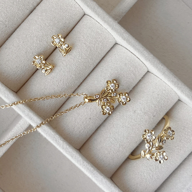 Vedhæng blomster cubic zir. sølv fg. m/kæde