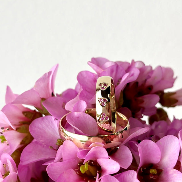 Hjerteringe triplehjerter  0,045 pink safir 8 kt.