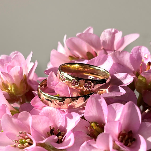 Hjerteringe triplehjerter  0,045 pink safir 8 kt.