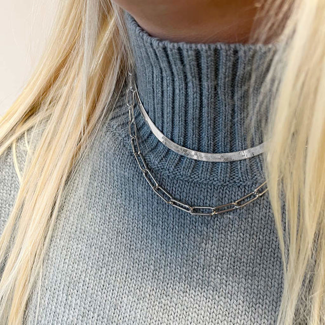 Necklace long links rho.