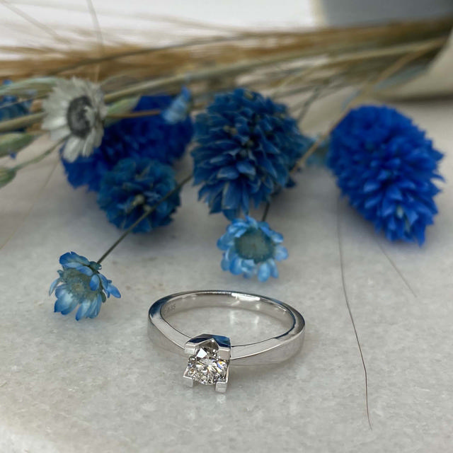 *Kleopatra ring 0,35 H-W/SI 14 kt