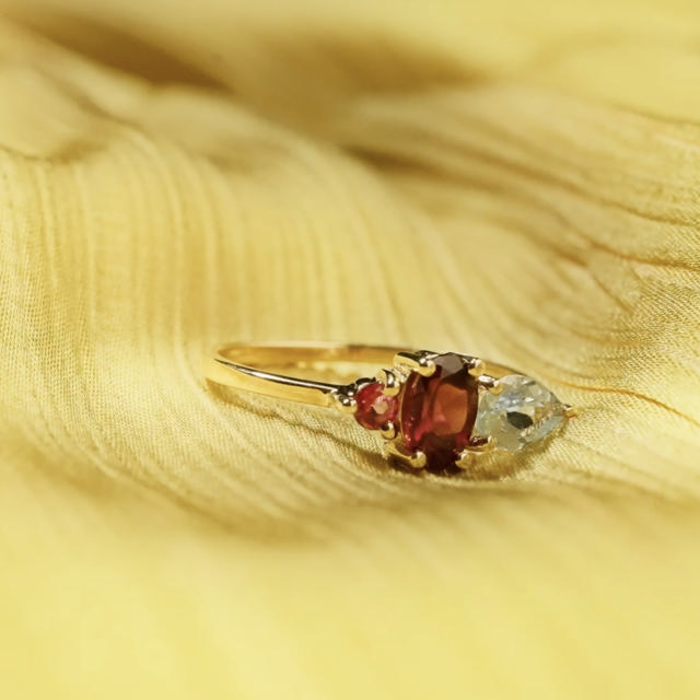 Ring pink/blå topas+rhodolite 8 kt.