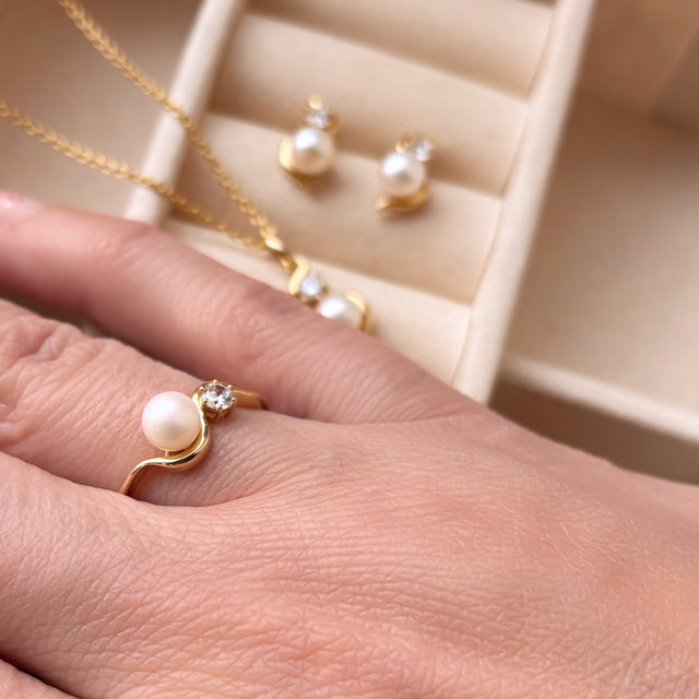 Ring fkp./cubic zir. 8 kt.