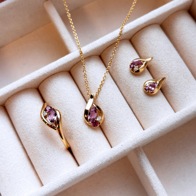 Ring lavendel/ hvid cubic zir. 8 kt.