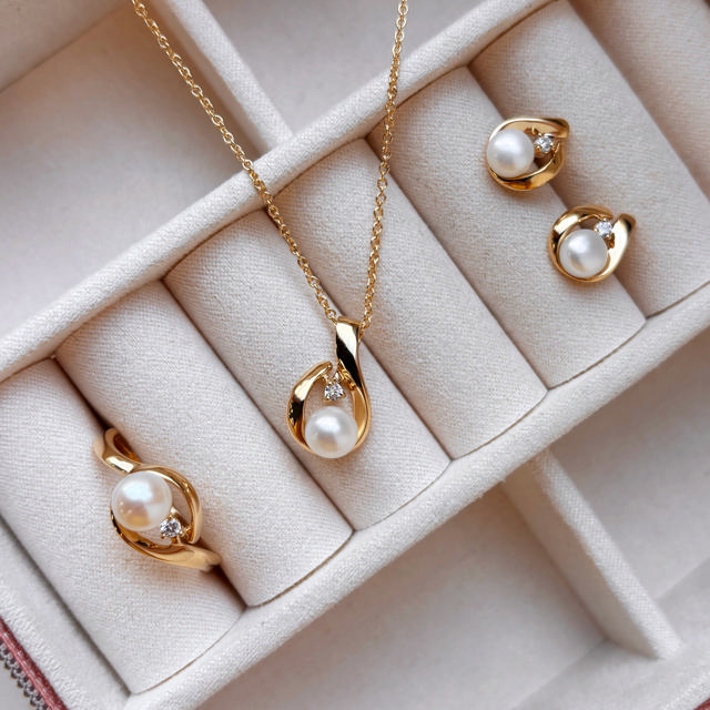 Ring fkp./cubic zir. 8 kt.