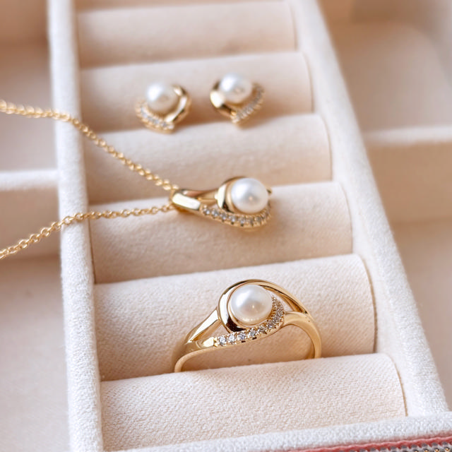 Ring fkp./cubic zir. 8 kt.