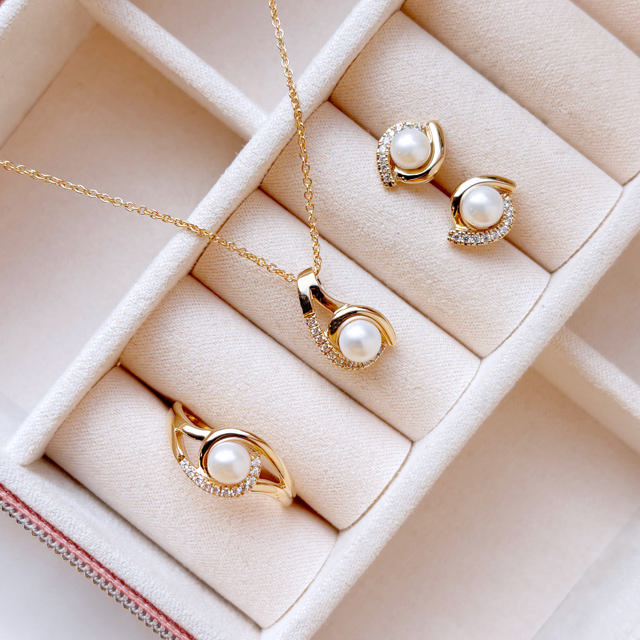 Ring fkp./cubic zir. 8 kt.