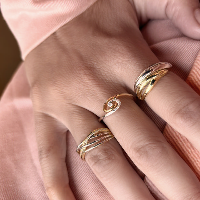 *Ring  cubic zir. 2 fv. 8 kt.
