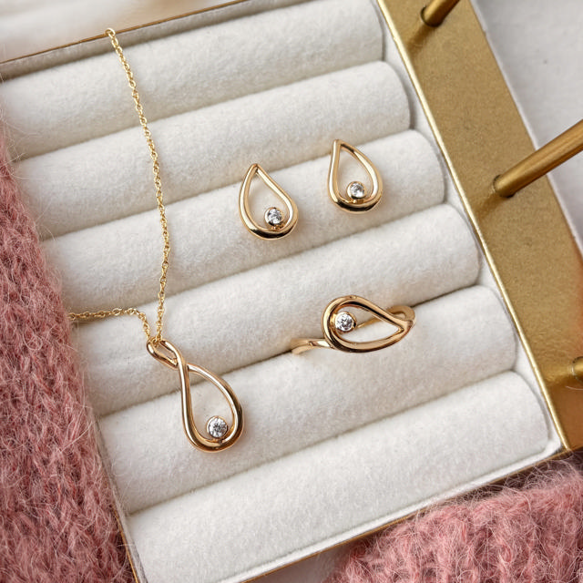 *Ring cubic zir. 8 kt.