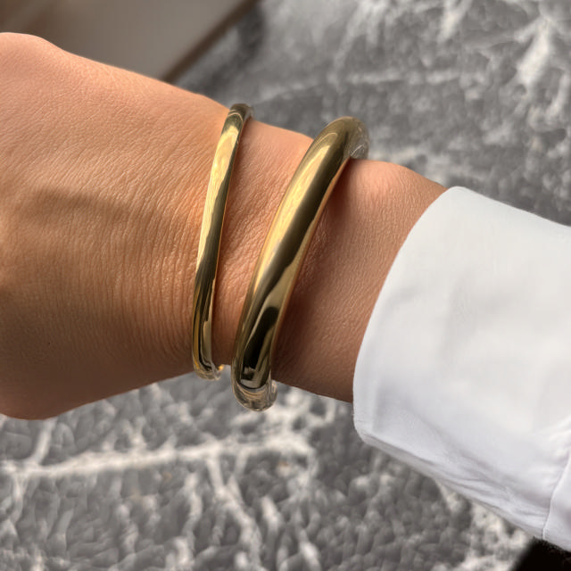 *Molly armring åben stål guldfarvet