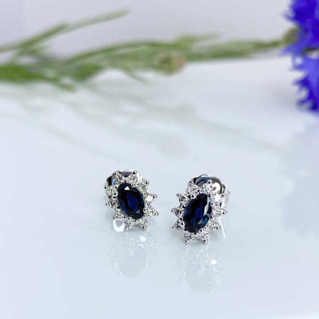*Diana ørepynt roset 0,20 H-W/SI-safir 14 kt.
