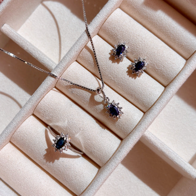 *Diana ørepynt roset 0,20 H-W/SI-safir 14 kt.