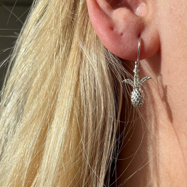 Earhanger pineapple zir. 925 platinium