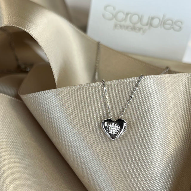 Collier stort hjerte  0,02 H-W/SI 8 kt. hvidguld