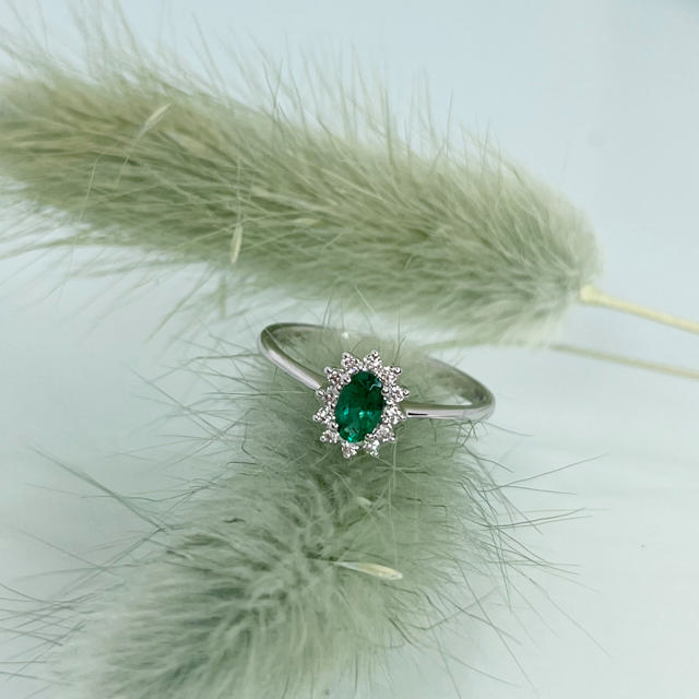 Ring 0,11 H-W/SI emerald 585 white
